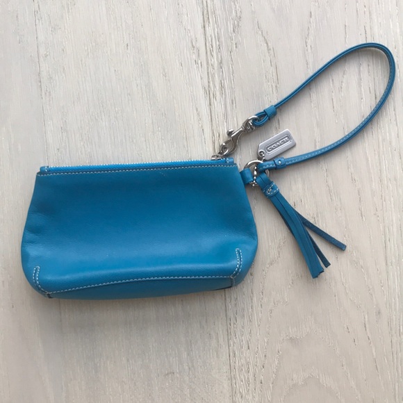 Coach blue leather wristlet with zipper and tassel - Picture 4 of 6